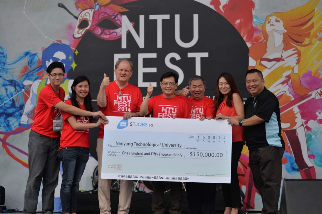 GENEROUS SUM: Education Minister Mr Heng Swee Keat (fourth from left) poses for a photograph as STJobs pledged a donation of S$150,000 to NTU Fest.