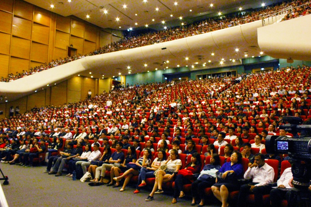 FULL HOUSE: The Memorial Ceremony, which was held at the Nanyang Auditorium, saw a strong response from the NTU community, with seats filled up fifteen minutes before the event started. PHOTO: KRISTAL TAI