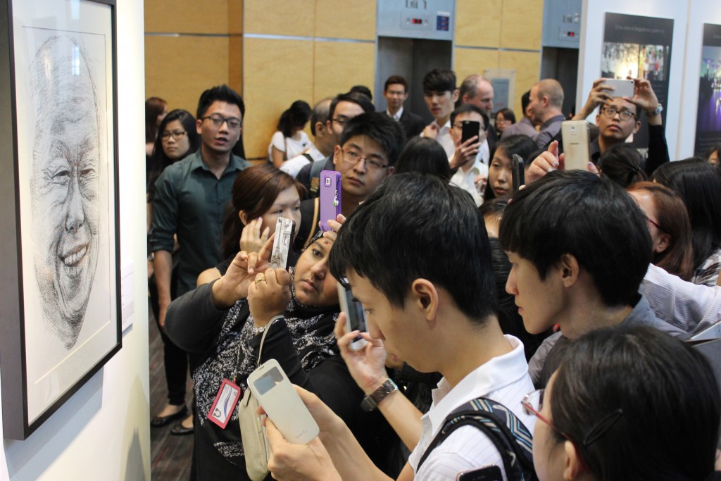 CENTRE OF ATTRACTION: Drawn by soon-to-be NTU freshman Ong Yi Teck, the Lee Kuan Yew portrait on exhibit drew the attention of many. Ong is adamant that the photo will not be sold, and hopes for it to be displayed in a museum in the future. PHOTO: KRISTAL TAI