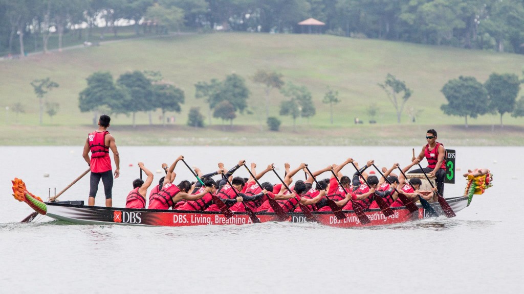 ROWING LIKE PROS: The NTU men's dragon boat team finished third in the Prime Minister Cup last season.  PHOTO: NTU SPIRIT
