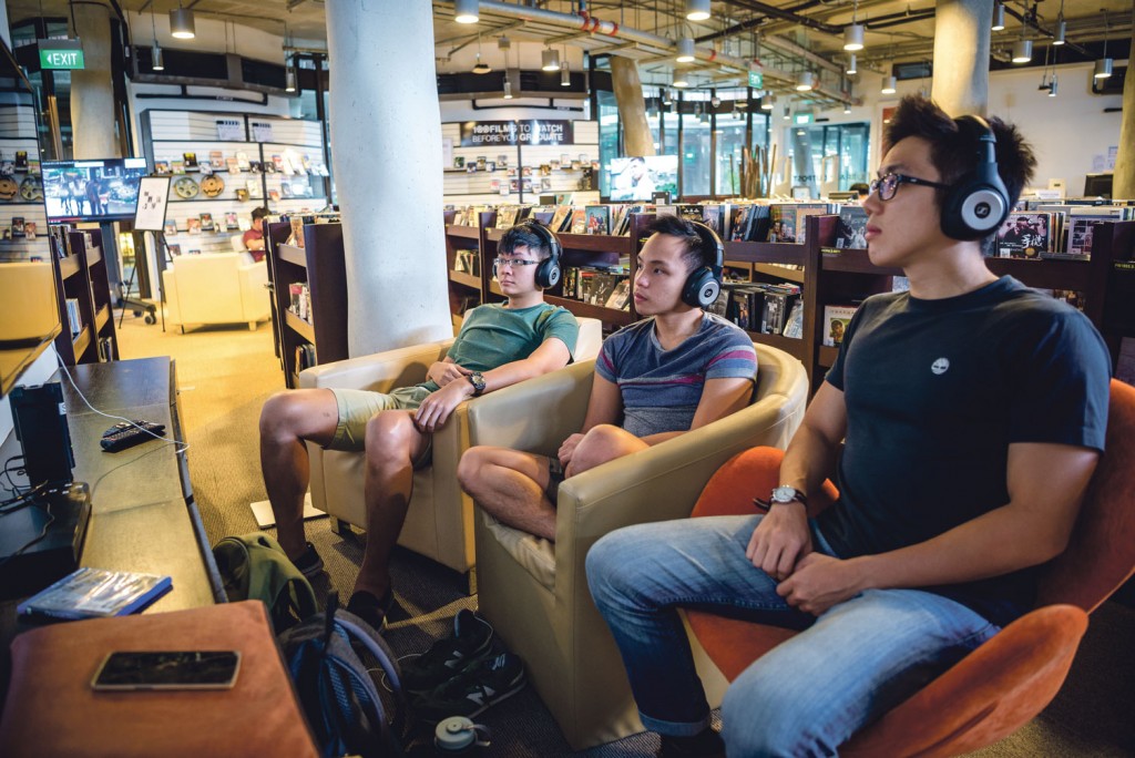 At the Hive, (from right to left) NTU students Tee Yang, Ko Ming Jun and Sim Jing Rong enjoy a movie in between their lesson breaks. PHOTOS: ZHENG JUNCEN