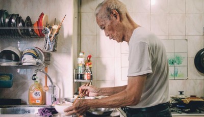 A former chef at Cantonese restaurant Lai Wah, Mr Leong Fatt Poh, 79, cooks at least thrice a week for his children who come back for dinner with their families. Despite his age, Mr Leong does everything on his own — even insisting on going to the market alone to pick out fresh ingredients for the day’s dishes. “They (her siblings) come back for his cooking,” said his daughter Ms Adeline Leong, 46, with a laugh.