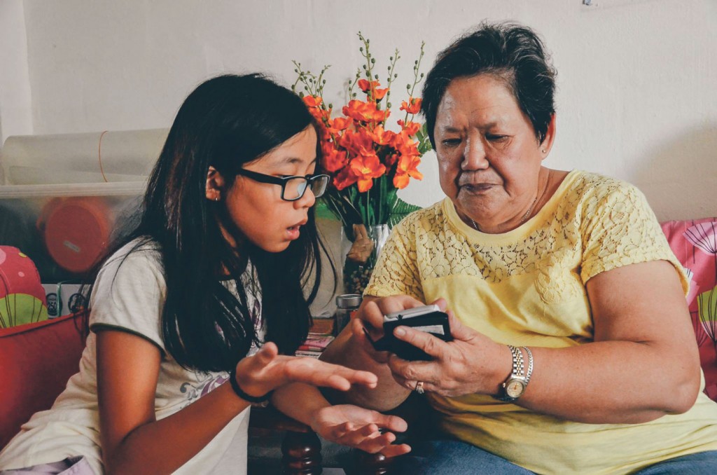 Mr Teo and Mdm Yeow’s place at Rochor Centre acts as a daycare centre for their grandchildren. Jiayi is the second granddaughter to be brought up in her mother’s old bedroom, as her elder sister has since graduated from this “daycare centre”.