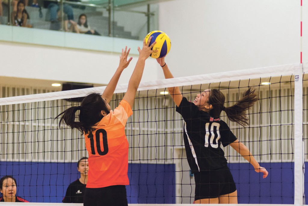 Rachel Lau (in black) helped the NTU women’s volleyball team retain its title with a 3-0 win over rivals NUS on 2 Oct. PHOTO: Zheng Juncen
