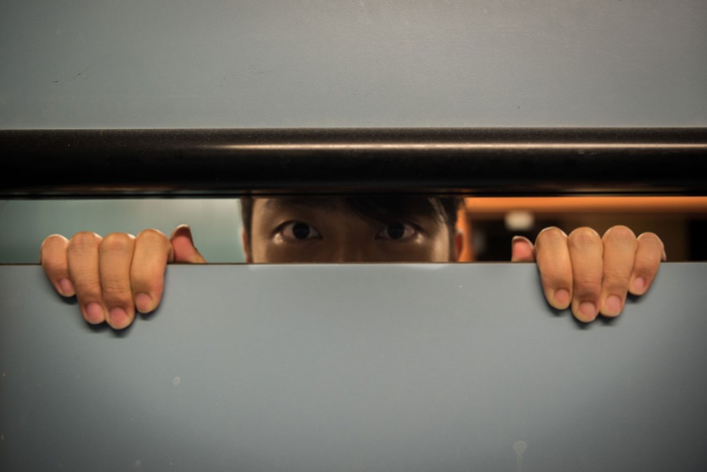 This is the second time this year that an alleged peeping Tom in Hall of Residence 16 was reported to police. In both cases, the suspect was caught taking photos or videos of other male students while they were showering. PHOTO ILLUSTRATION: ZHENG JUNCEN