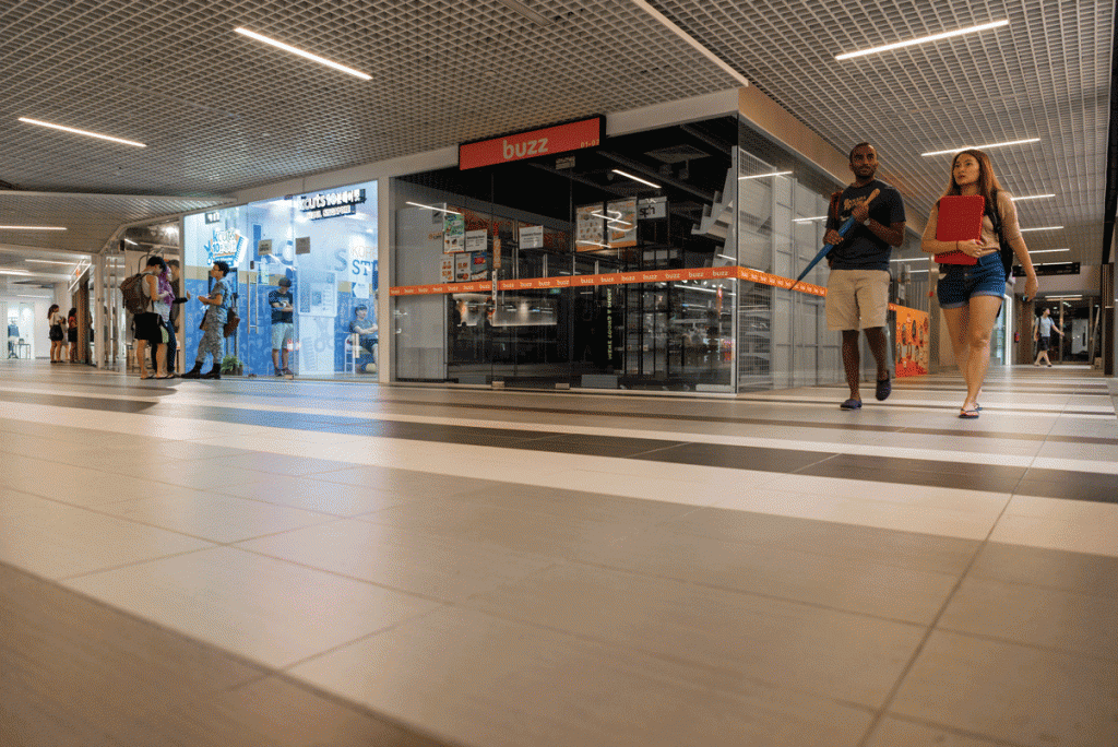 Convenience store Buzz (right) has been closed since last January. Beside it stands hair salon K-Cuts (left), which has tried requesting for a slash in rent during the holidays. PHOTO: ZHENG JUNCEN