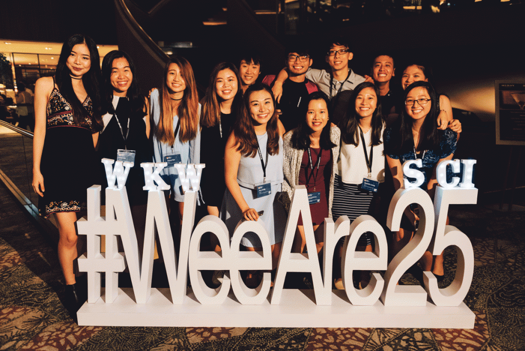 Alumni, current students and staff alike enjoy an evening of relaxation at the annual get-together, titled WeeHangout, at the Mandarin Oriental hotel on 21 April. PHOTOS COURTESY OF WEE KIM WEE SCHOOL OF COMMUNICATION AND INFORMATION